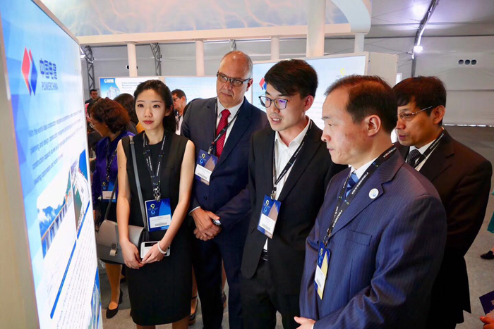 1522046841299041.jpg 水利部副部长周学文莅临公司展区.jpg