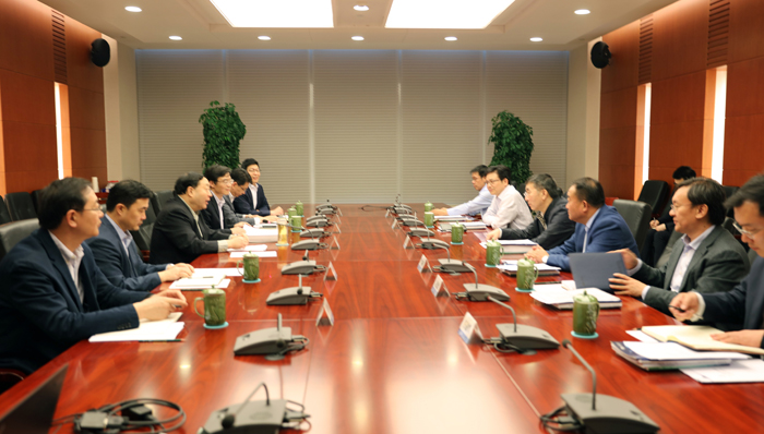 1524878136648559.jpg 双方会谈.jpg
