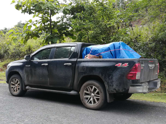1532589299313812.jpg 救灾车辆和物资奔赴现场.jpg