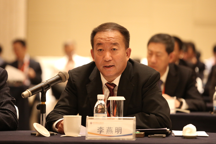 李燕明总出席座谈会并发言1.jpg