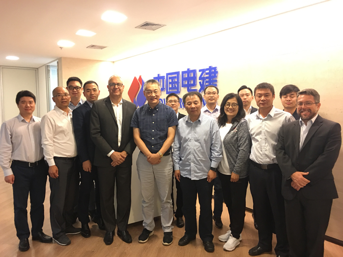 1537861402208526.jpg 姚强总与巴西团队合影.jpg