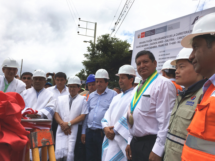 1543372916586456.jpg 秘鲁万卡班巴公路修缮项目举行开工典礼图片-2.jpg