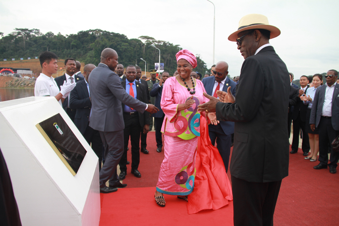 1543971020968719.jpg 1.奥比昂总统为上游调蓄水库竣工揭牌2.JPG