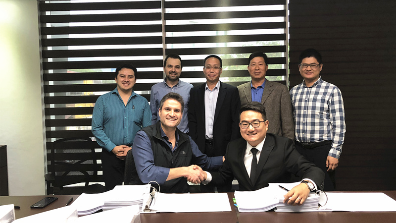 1547780411702179.jpg 签约合影_副本.jpg