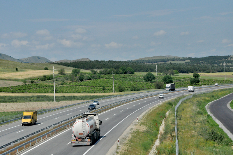 照片2 通车后的公路.JPG