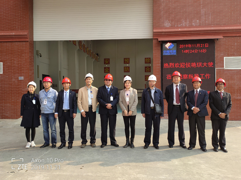 图2 侯大使与集团员工合影.jpg