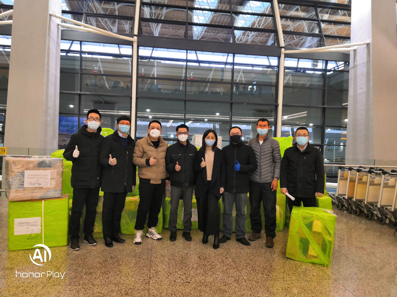 附件3 救援物资抵达上海.jpg