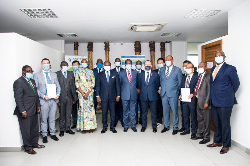 加蓬金吉利下游水电站项目签约照片 (1).jpg