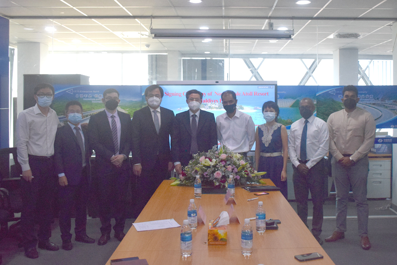 马尔代夫马累北岛酒店项目签约合影留念.jpg
