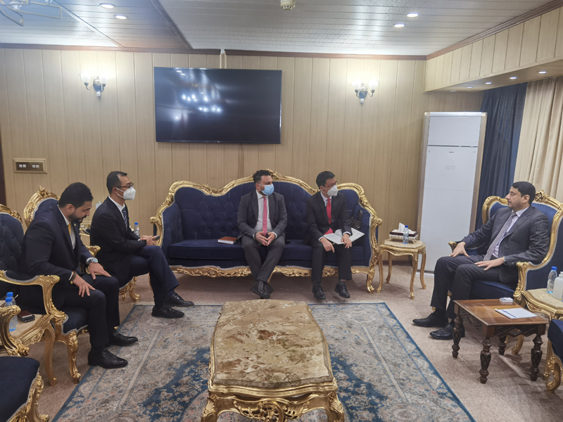 唐玉华拜访伊拉克内阁秘书长哈米德·加兹.jpg