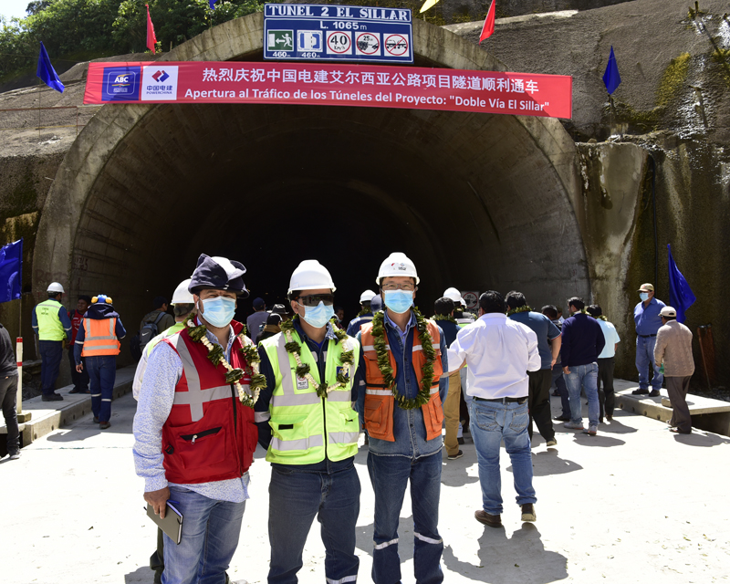 西亚隧道通车照片.jpg