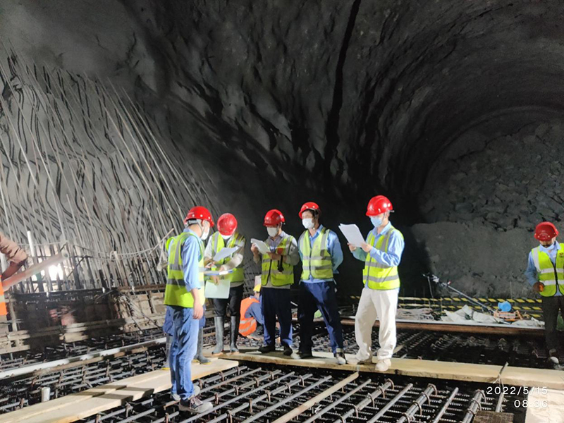 导流隧洞首仓混凝土浇筑前交底.jpg