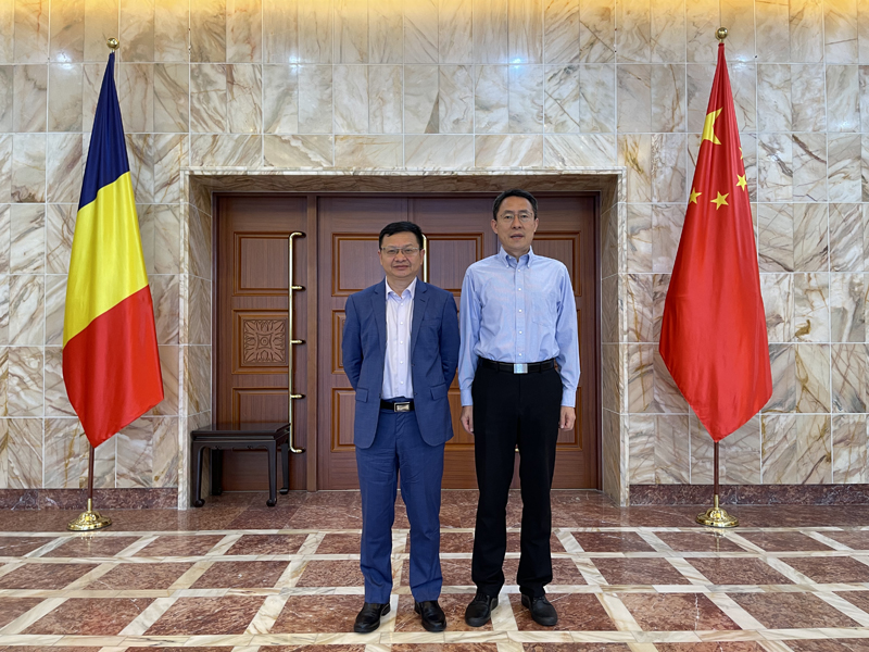 季晓勇拜会中国驻罗马尼亚特命全权大使韩春霖.jpg