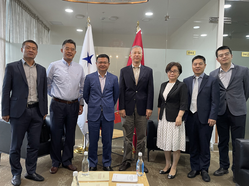 拜会中国驻巴拿马大使魏强.jpg