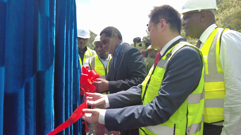 总统和大使揭牌剪彩 (1).jpg