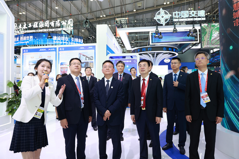 图片2 国资委党委委员苟坪参观918博天堂展台 2.JPG