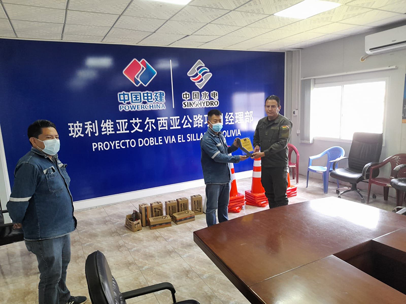 艾尔西亚公路项目部获发荣誉奖章 3.jpg