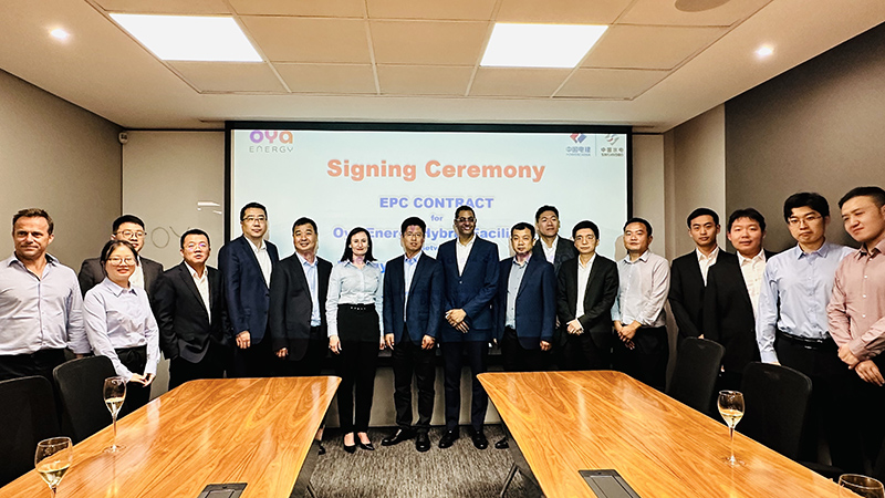 附件-签约合照 (2).jpg