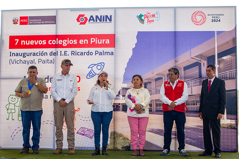 1-秘鲁国家总统迪娜·博鲁阿尔特为里卡多·帕尔马学校的移交剪彩并揭牌 (2).jpg