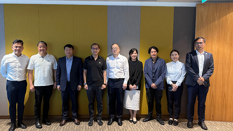 图4 裕廊集团合照.jpg